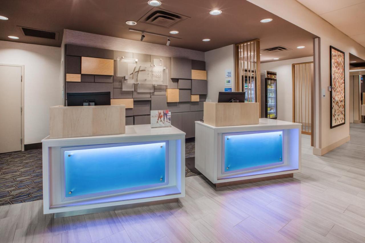 Holiday Inn Express & Suites - Dallas Market Center By Ihg Dış mekan fotoğraf