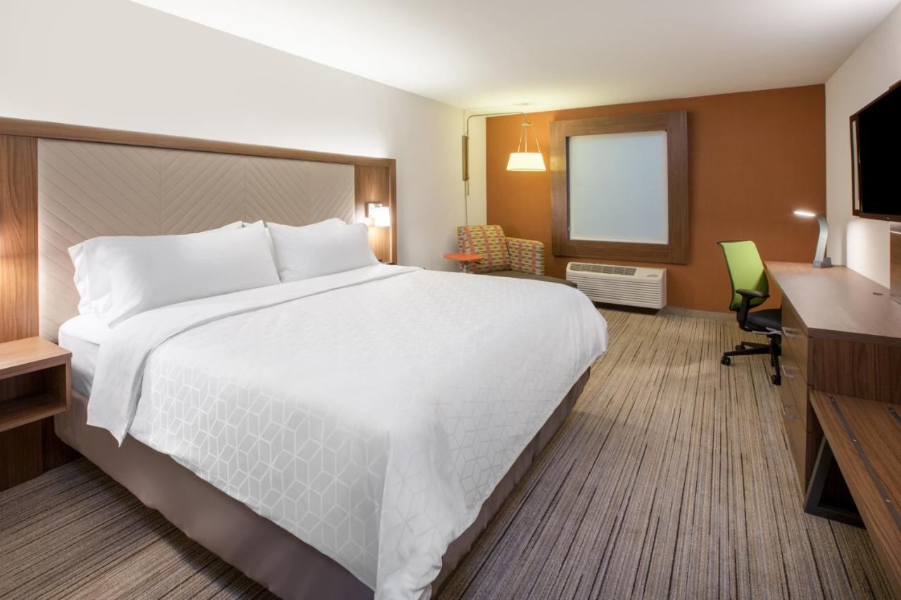 Holiday Inn Express & Suites - Dallas Market Center By Ihg Dış mekan fotoğraf