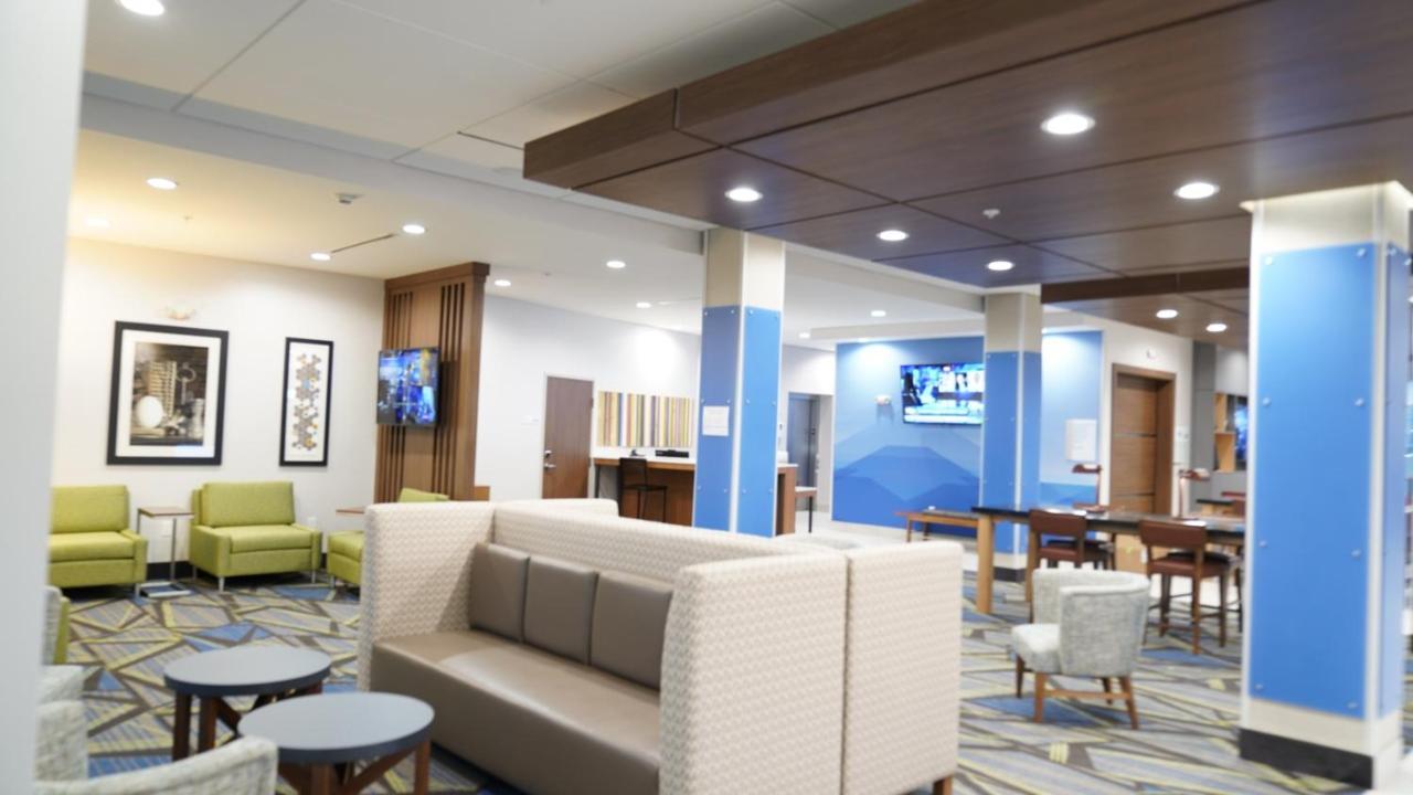 Holiday Inn Express & Suites - Dallas Market Center By Ihg Dış mekan fotoğraf